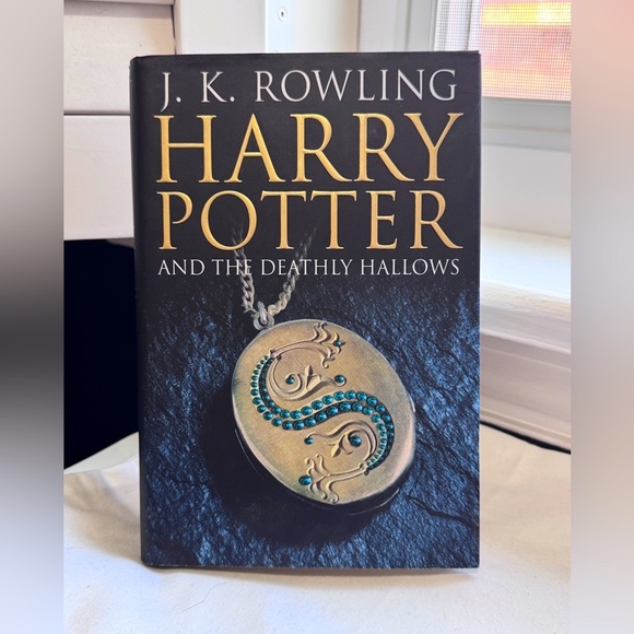 📚Vintage 2007 Hard Cover Publication Harry Potter, The Deathly Hallows Book #7 - Picture 2 of 16